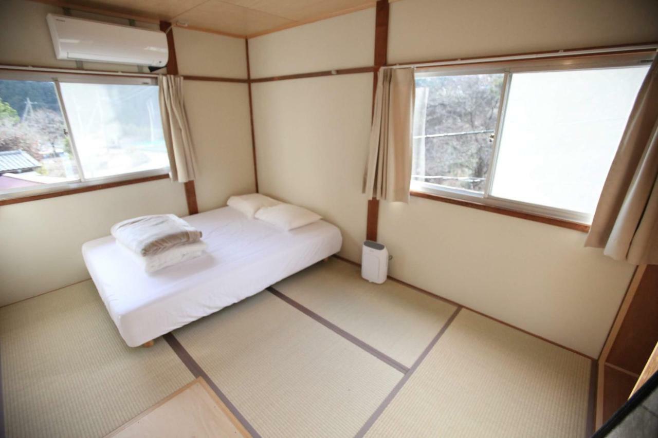 山の中の一棟貸切宿 五番地 Nambu (Yamanashi) Extérieur photo